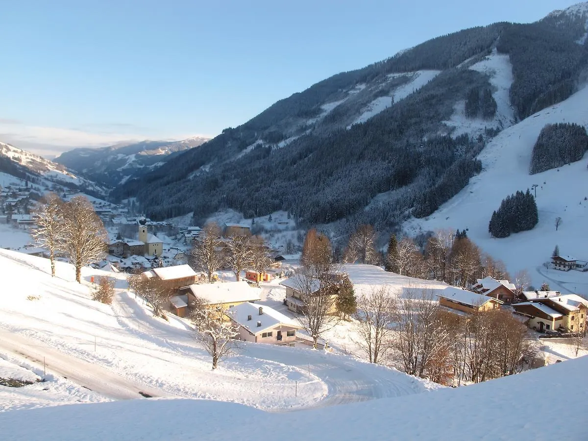 Saalbach Apartments Landhaus Bernkogel - Ski In Ski Out